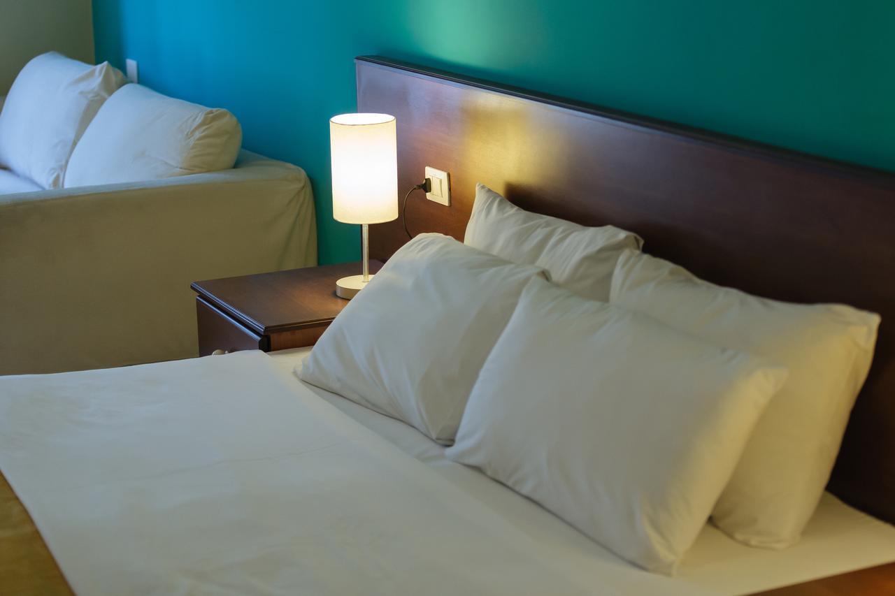 Akileda Hotel Durres Bagian luar foto