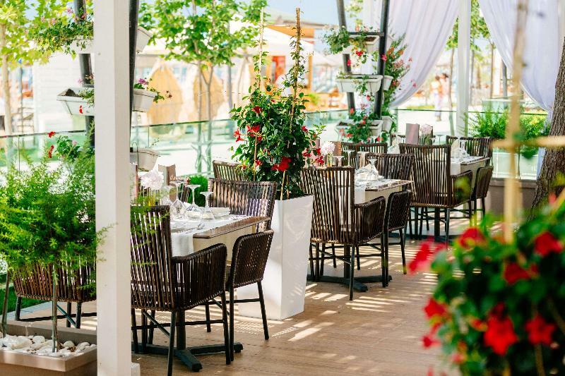 Akileda Hotel Durres Bagian luar foto