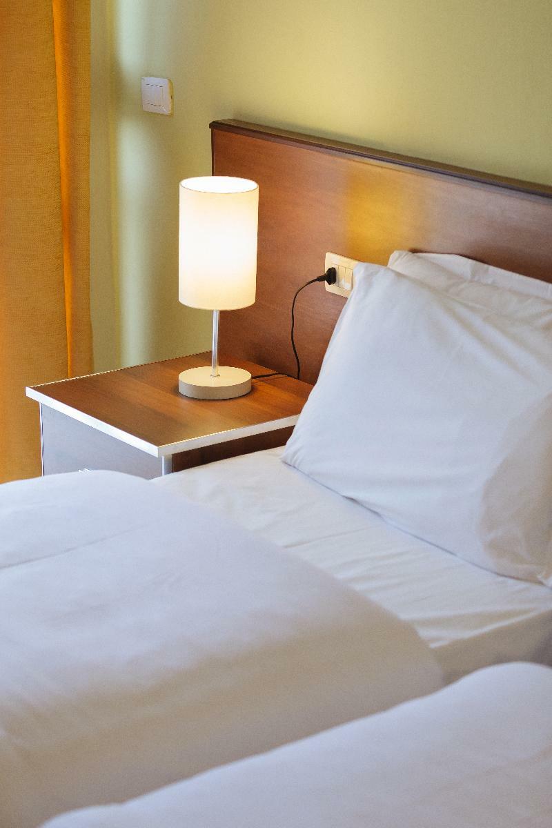 Akileda Hotel Durres Bagian luar foto